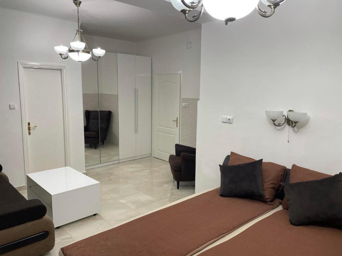 Adam Apartman Hajduszoboszlo Exterior photo